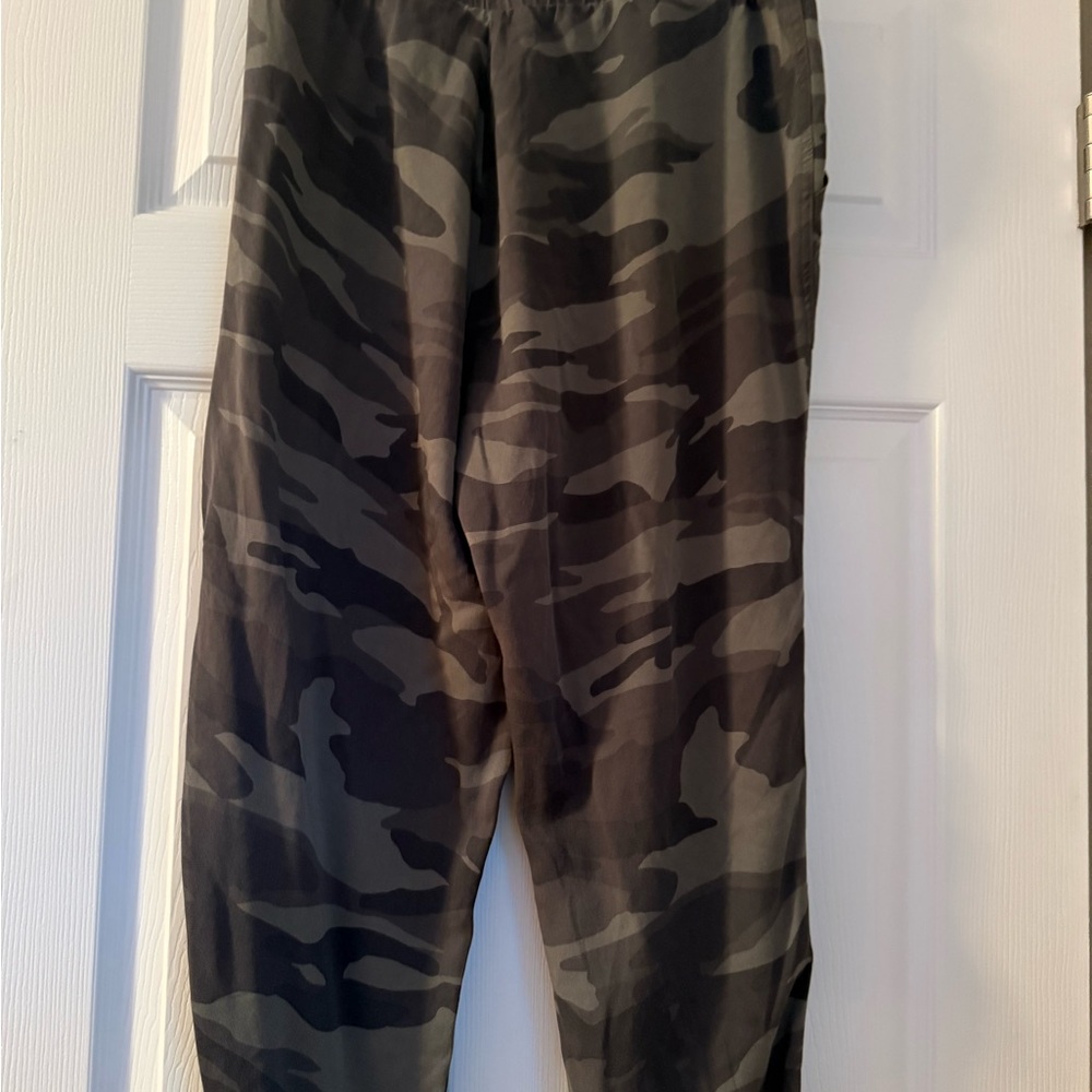 Splendid Camo Cuffed Joggers XL - Picture 2 of 5